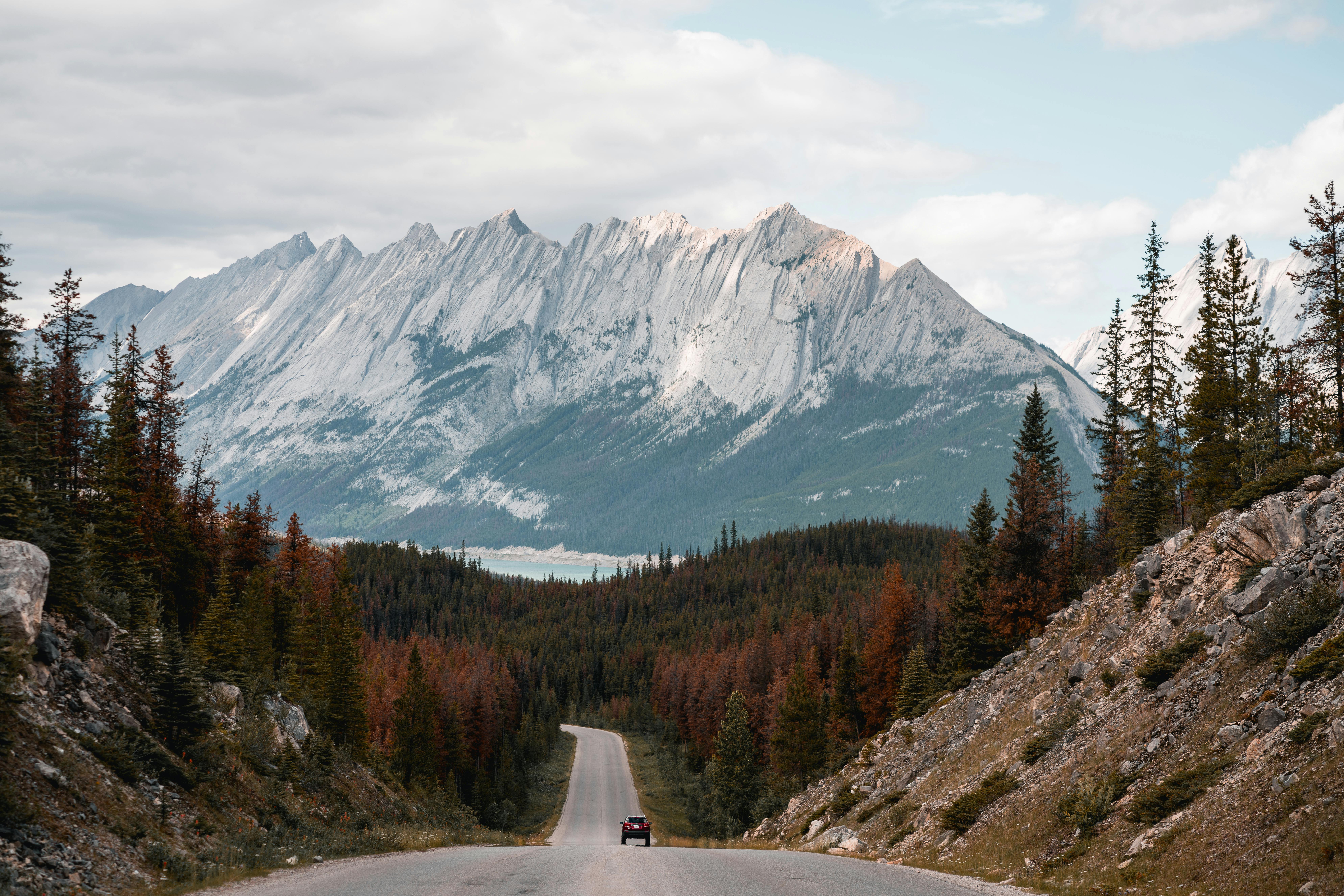 Estrada cênica nas Rochosas canadenses